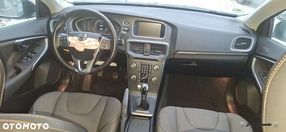 Volvo V40 Cross Country - 6