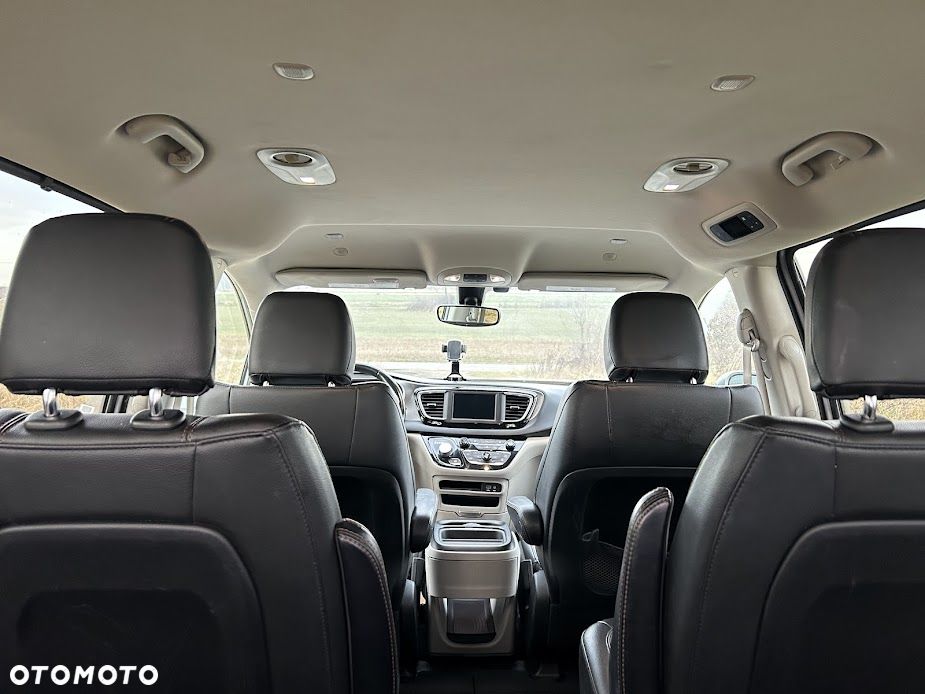 Chrysler Pacifica - 16