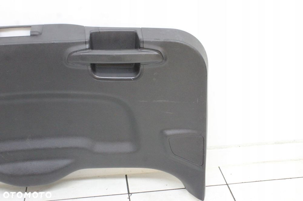 FORD FOCUS MK3 KOMBI 10R- TAPICERKA PLASTIK KLAPY POKRYWY BAGAŻNIKA - 3