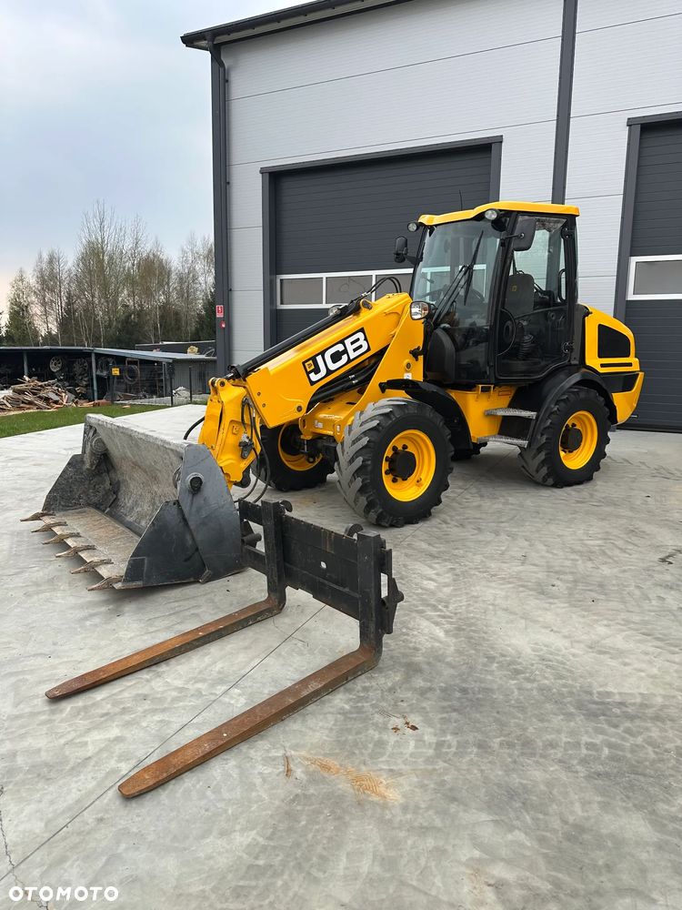 JCB ŁADOWARKA TELESKOPOWA TM220 T4A STAN JAK NOWY - 1