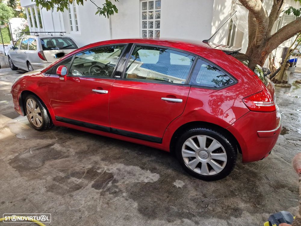 Citroën C4 1.6 HDi 110 Exclusive - 4