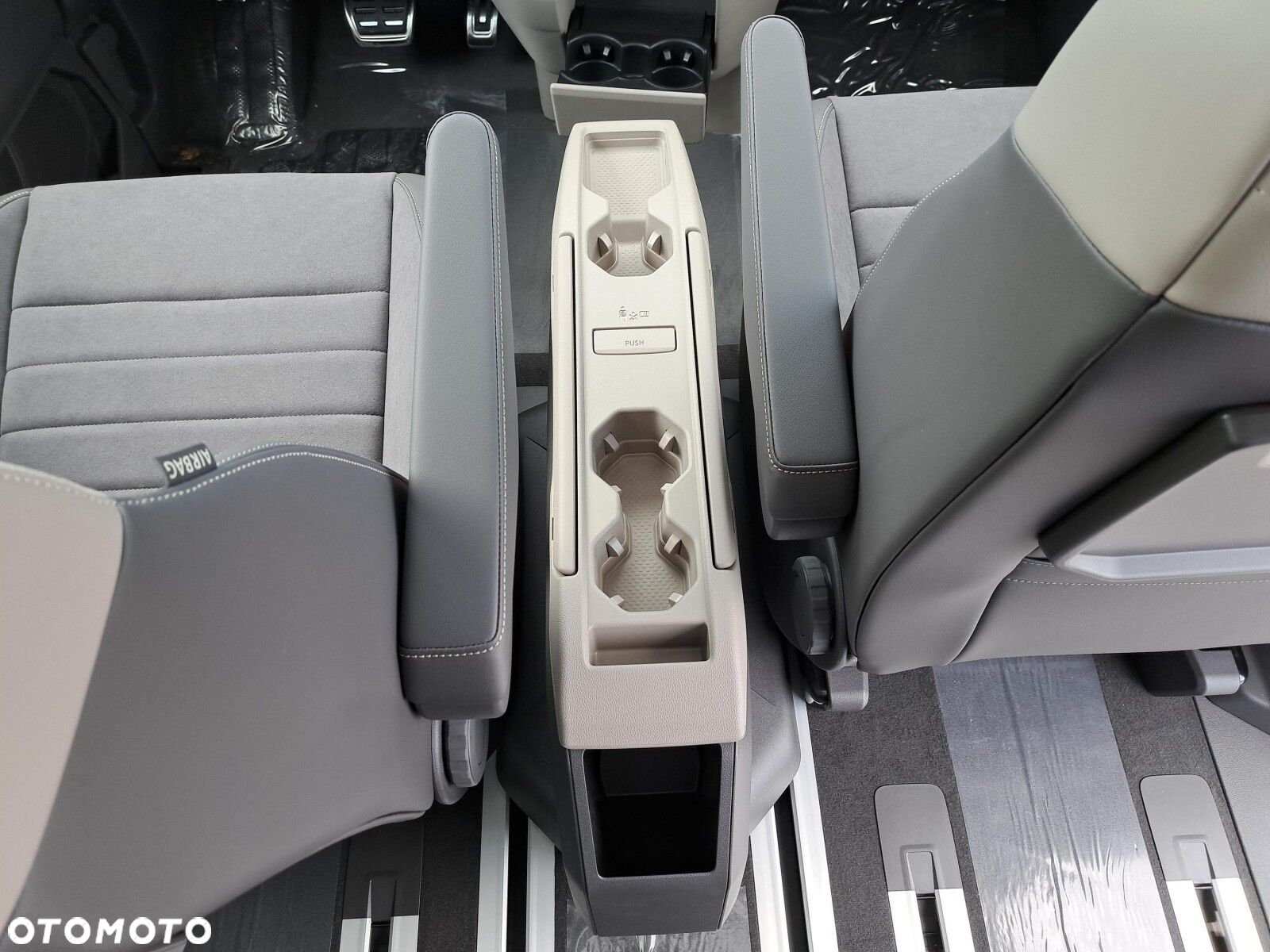 Volkswagen Multivan - 27