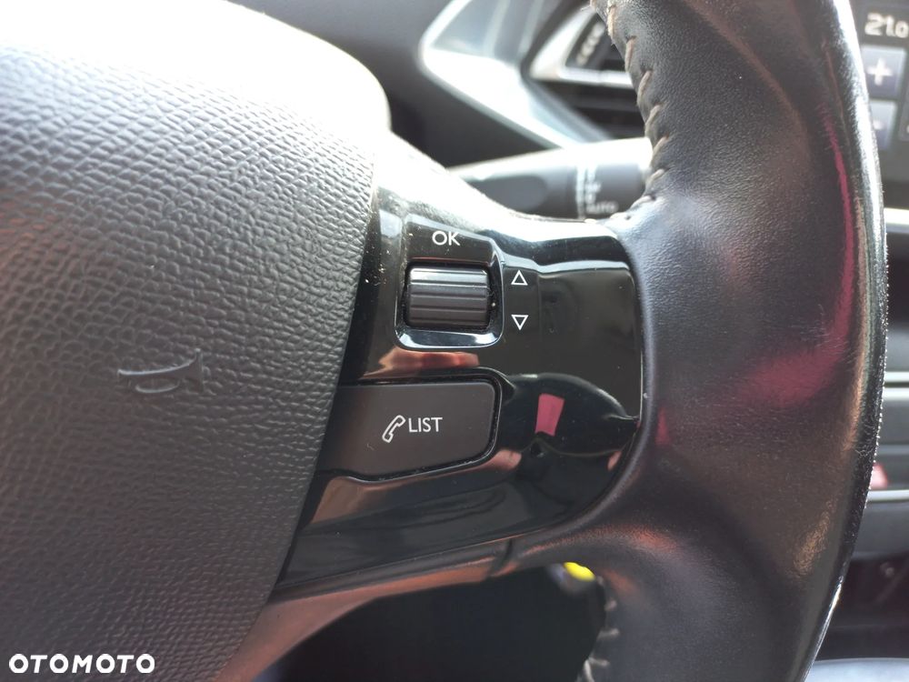 Peugeot 308 1.6 BlueHDi Allure S&S - 20