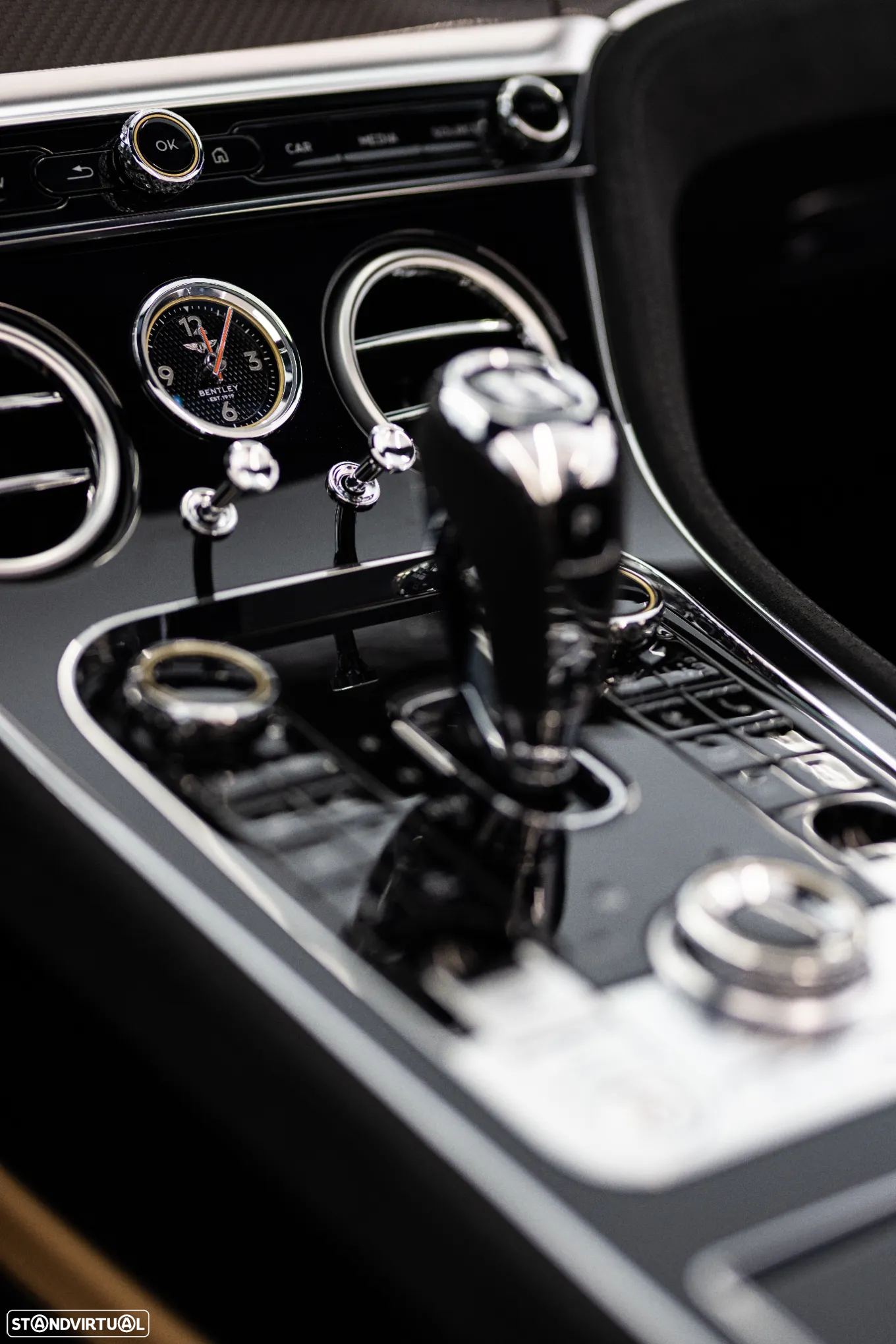 Bentley Bentayga V8 Azure - 12