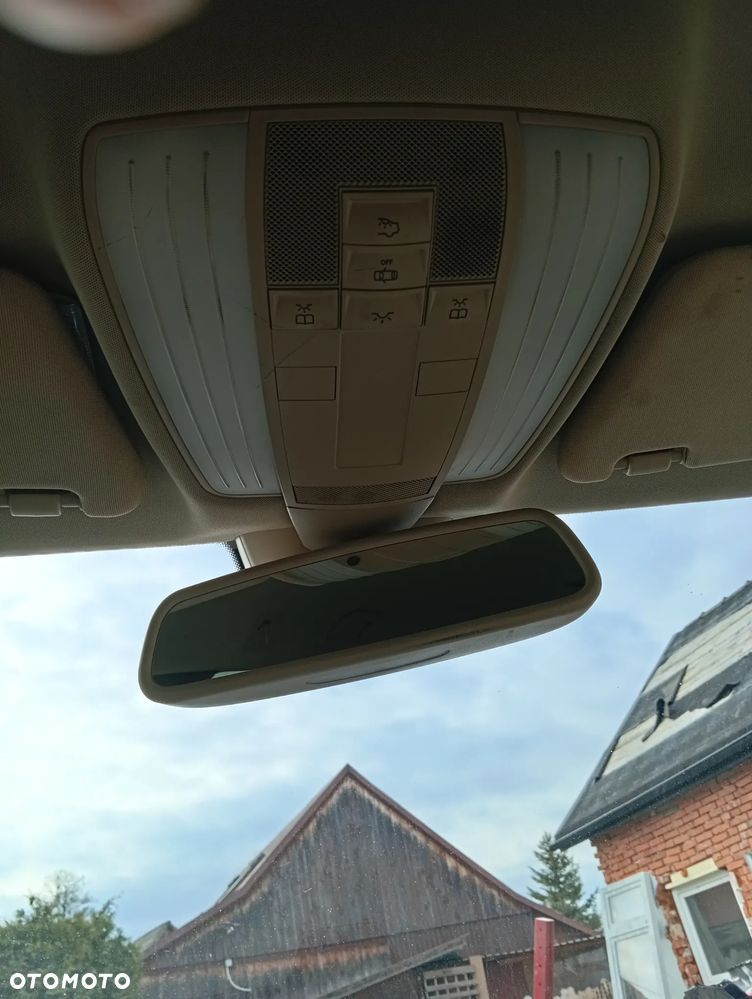 Mercedes-Benz Klasa E 300 CDI DPF BlueEFFICIENCY 7G-TRONIC Avantgarde - 29