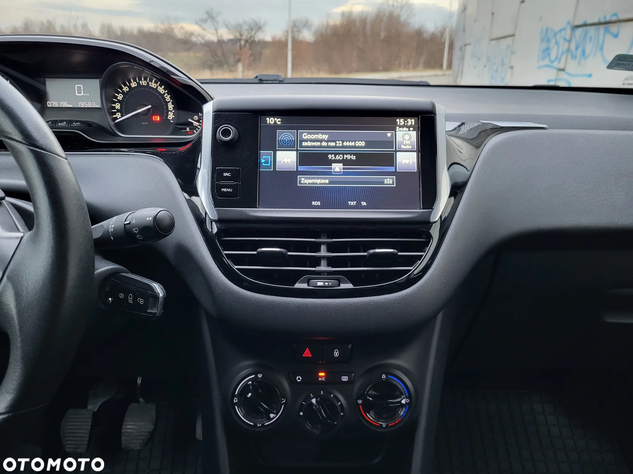 Peugeot 208 - 14