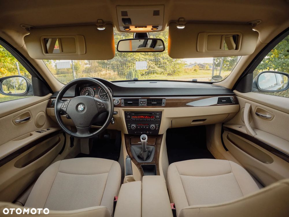 BMW Seria 3 318i - 24