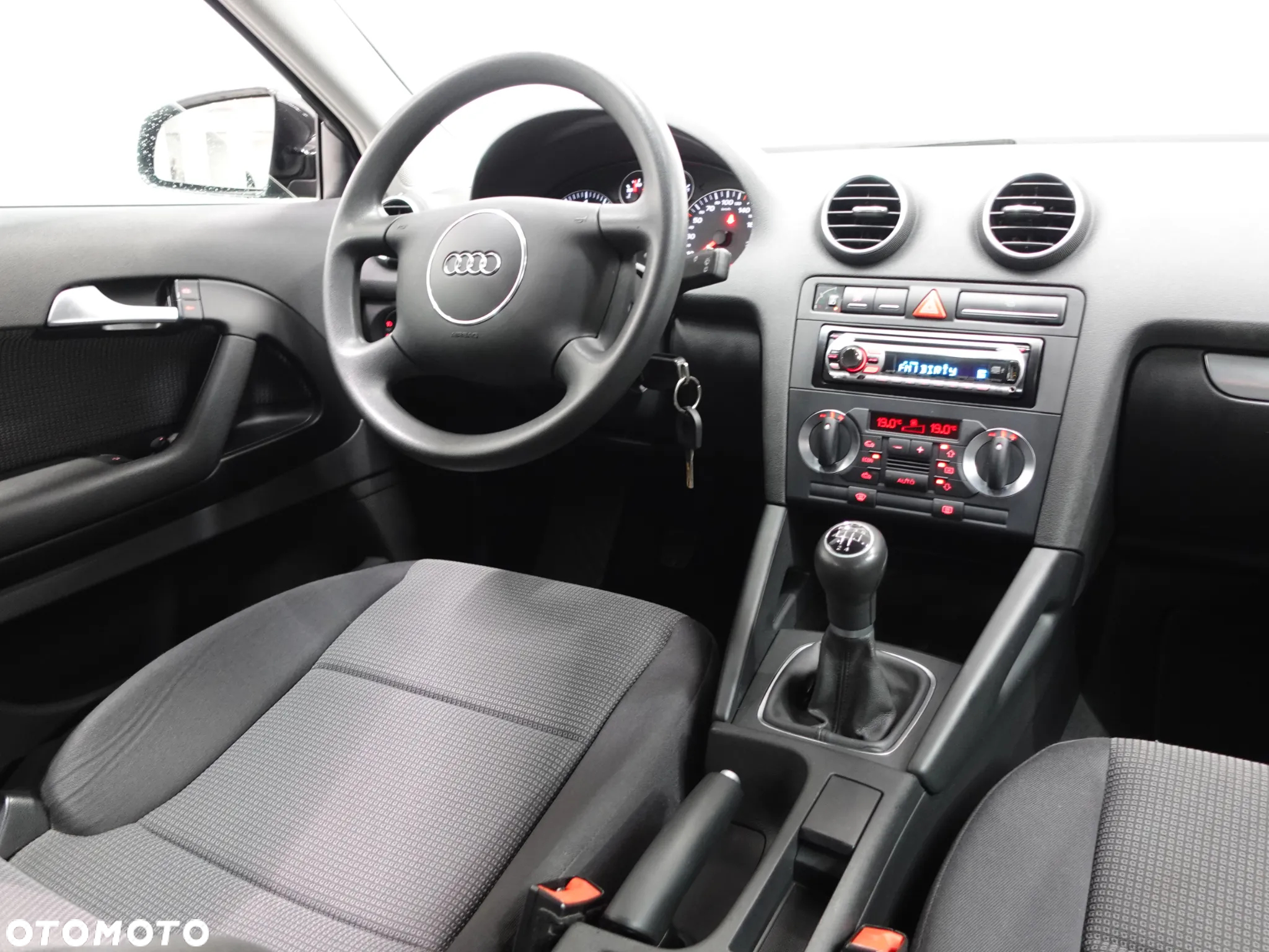 Audi A3 1.6 Ambiente - 32