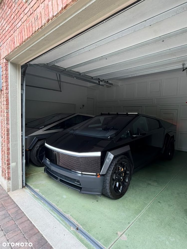 Tesla Cybertruck - 11