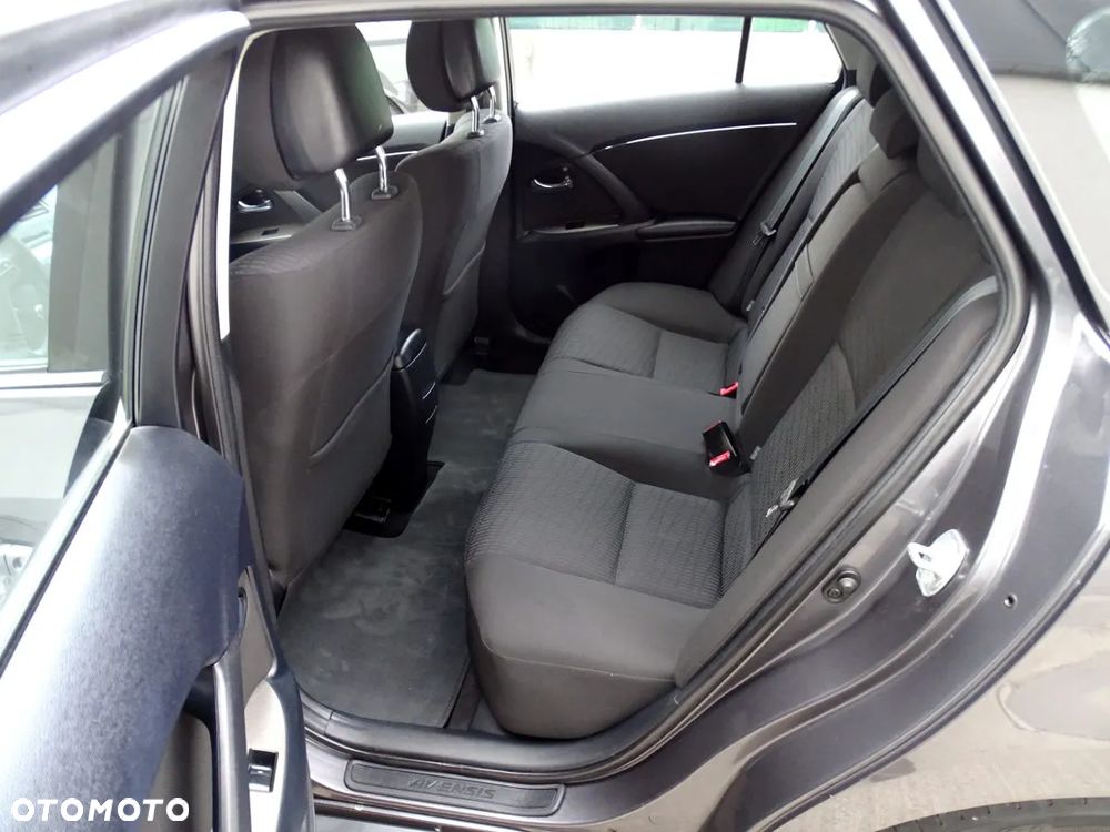 Toyota Avensis Combi 1.8 Comfort - 12