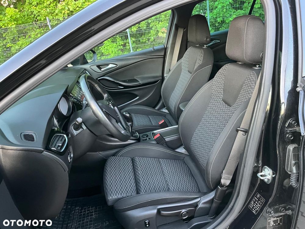 Opel Astra 1.6 T Dynamic S&S - 11