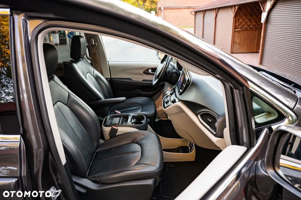 Chrysler Pacifica - 37