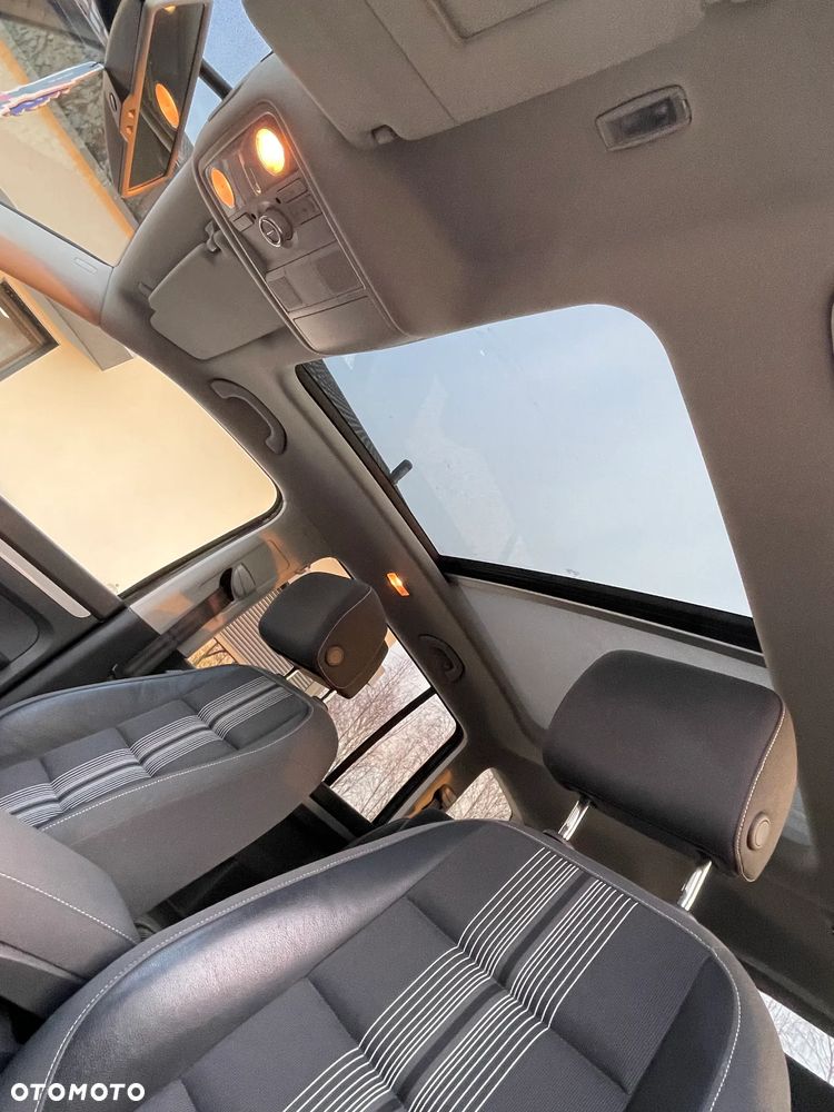 Volkswagen Touran 2.0 TDI DPF DSG MATCH - 33