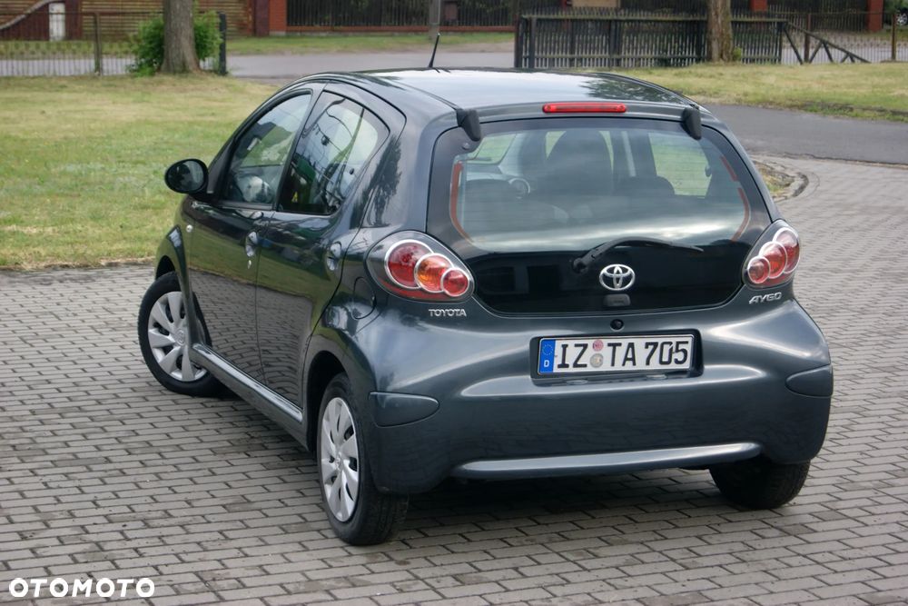 Toyota Aygo Connect - 13