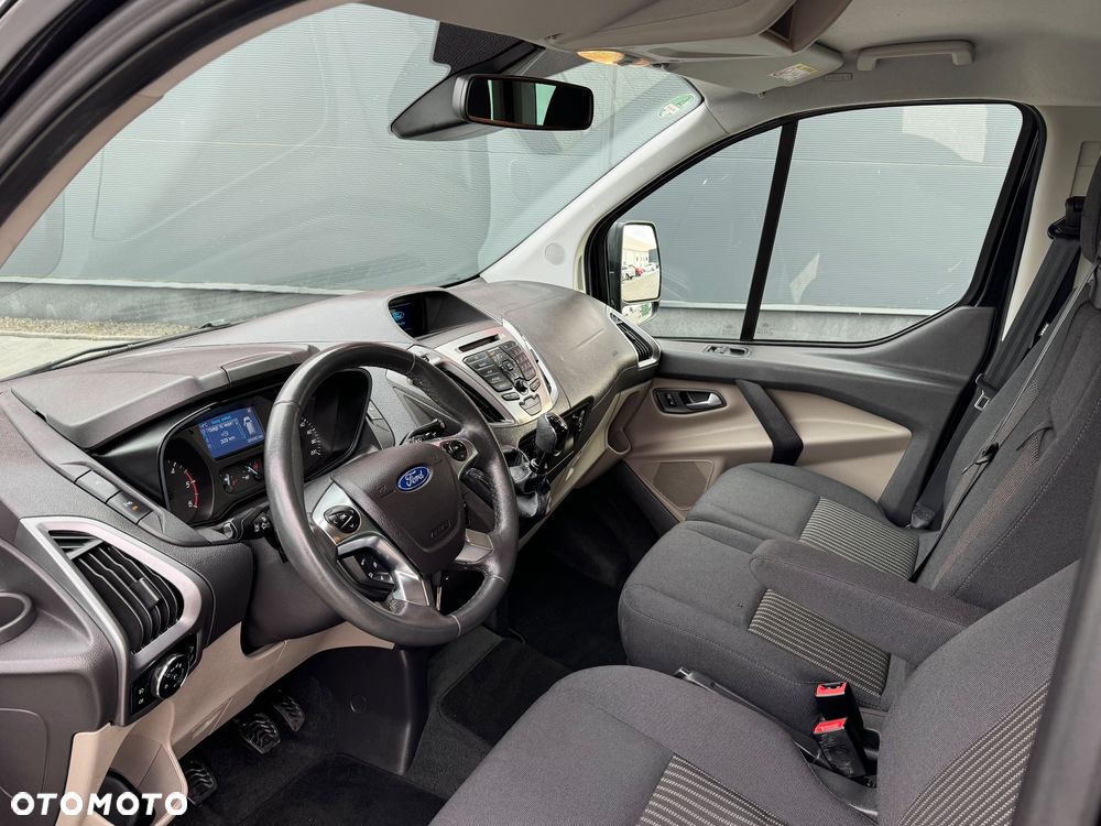Ford Tourneo Custom - 9