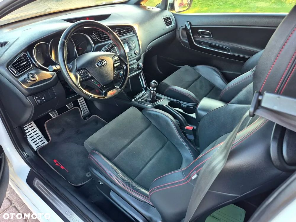Kia ProCeed - 24