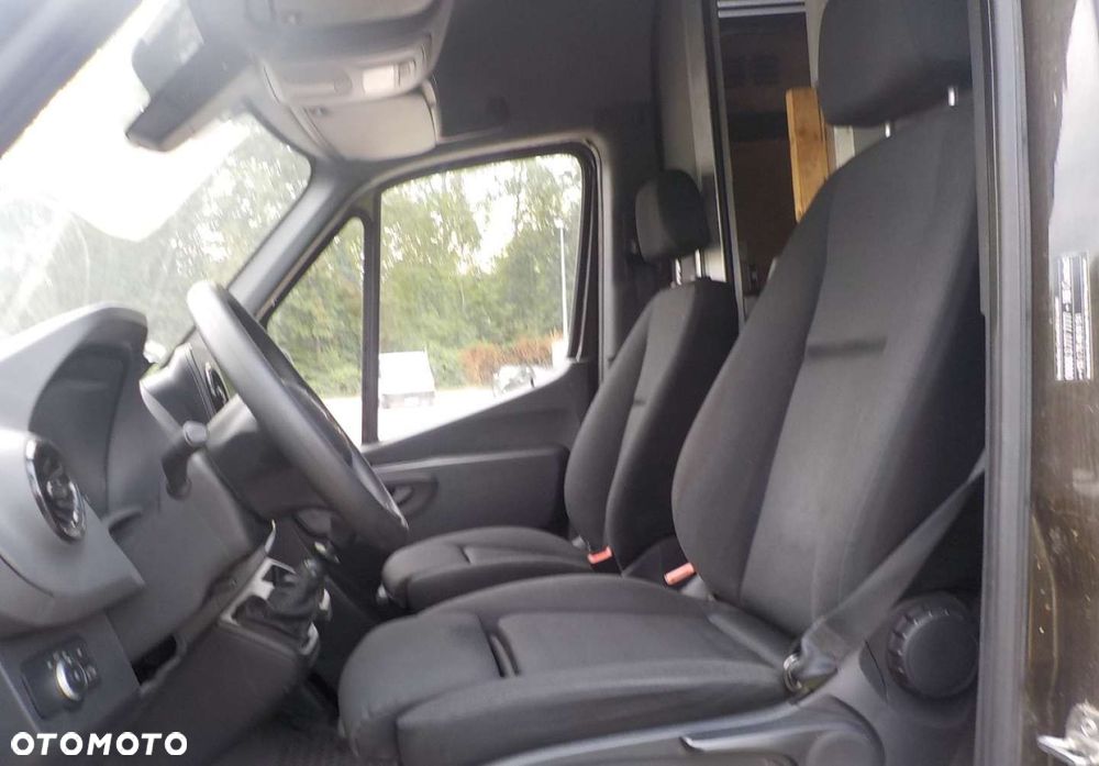 Mercedes-Benz Sprinter - 26