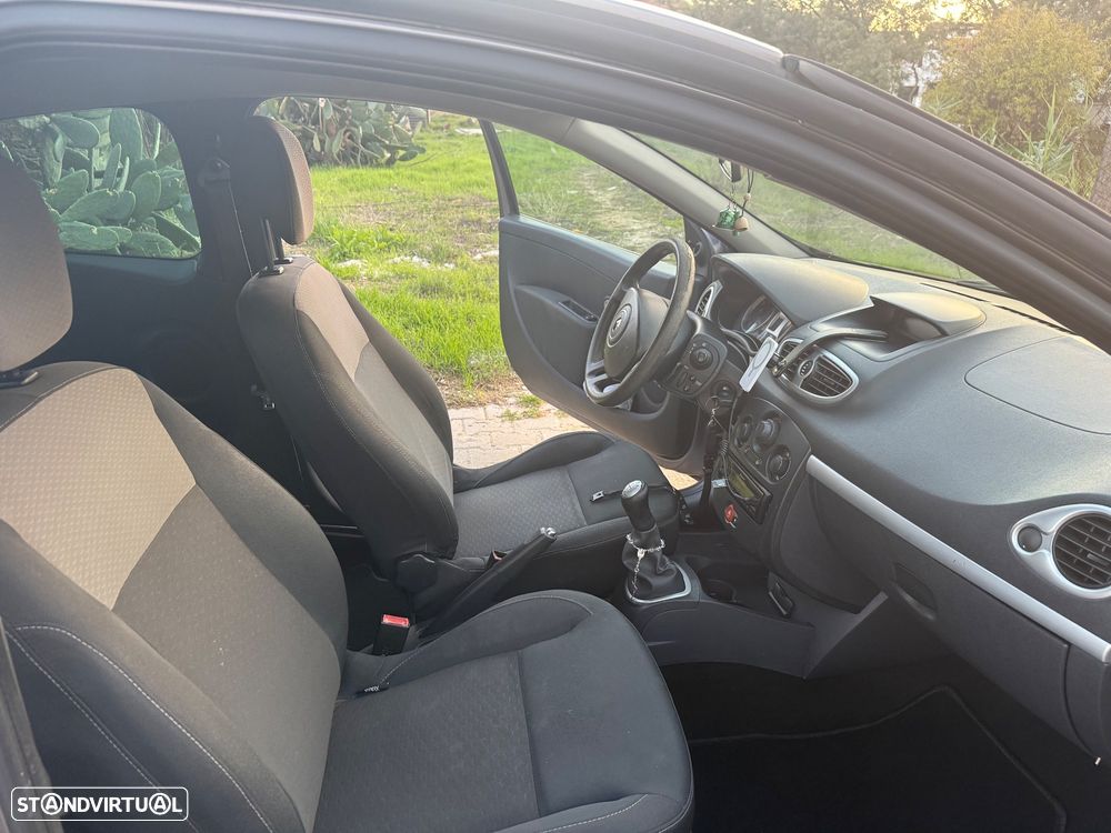 Renault Clio 1.2 16V GT - 26