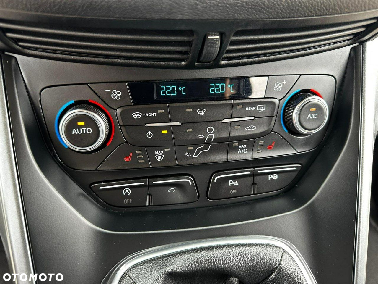 Ford Kuga 1.5 EcoBoost 2x4 Titanium - 24