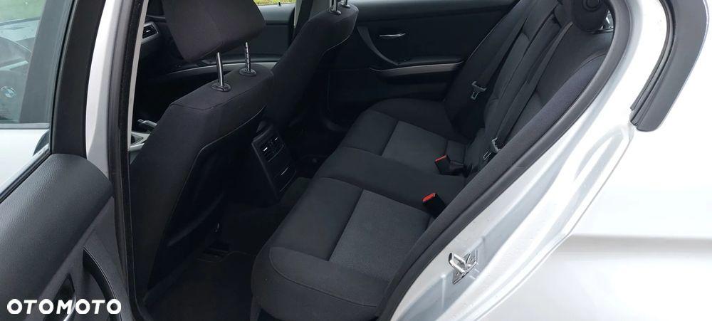 BMW Seria 3 318d - 17