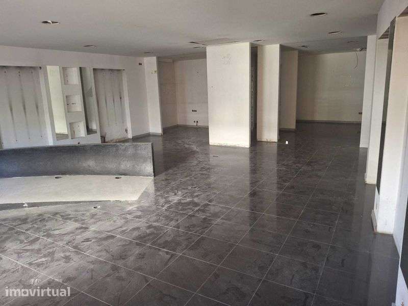 LOJA COMERCIAL CENTRO DE SANTO TIRSO ALUGA-SE OU VENDE-SE - Grande imagem: 3/5
