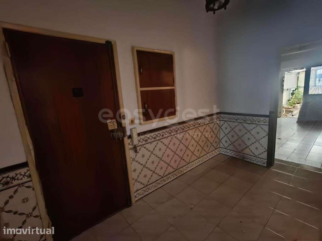 Apartamento T2 + 1 com Logradouro e anexo - Grande imagem: 4/17