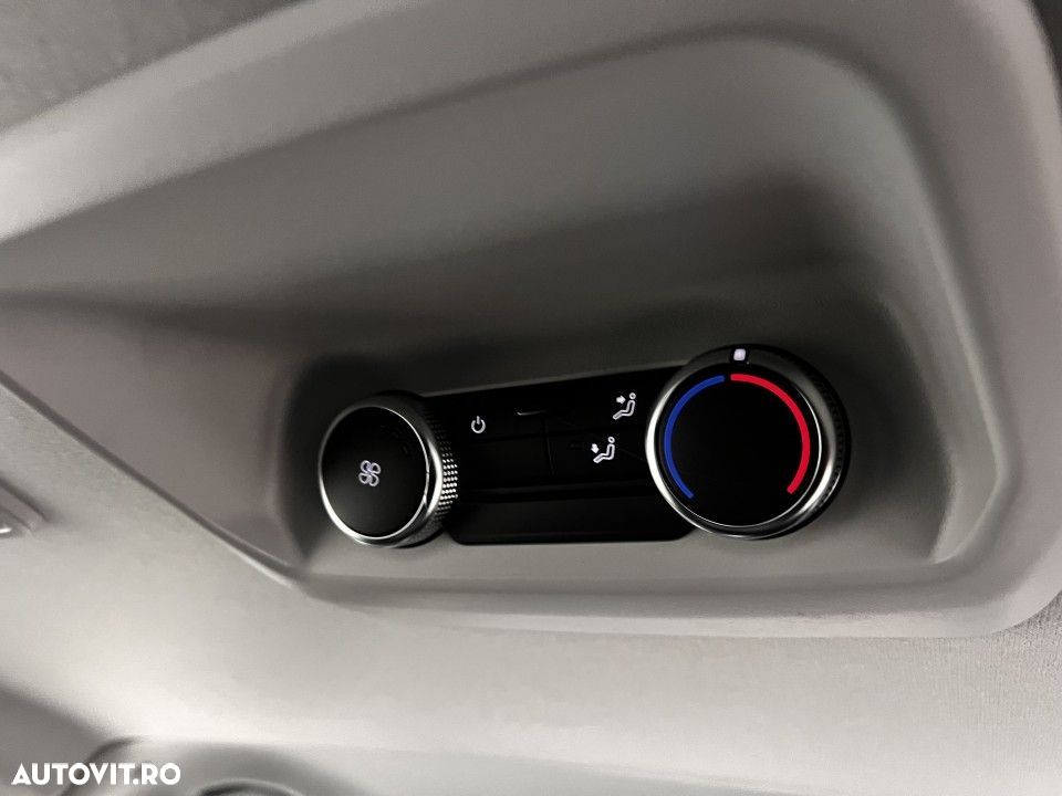 Volkswagen Caravelle - 9