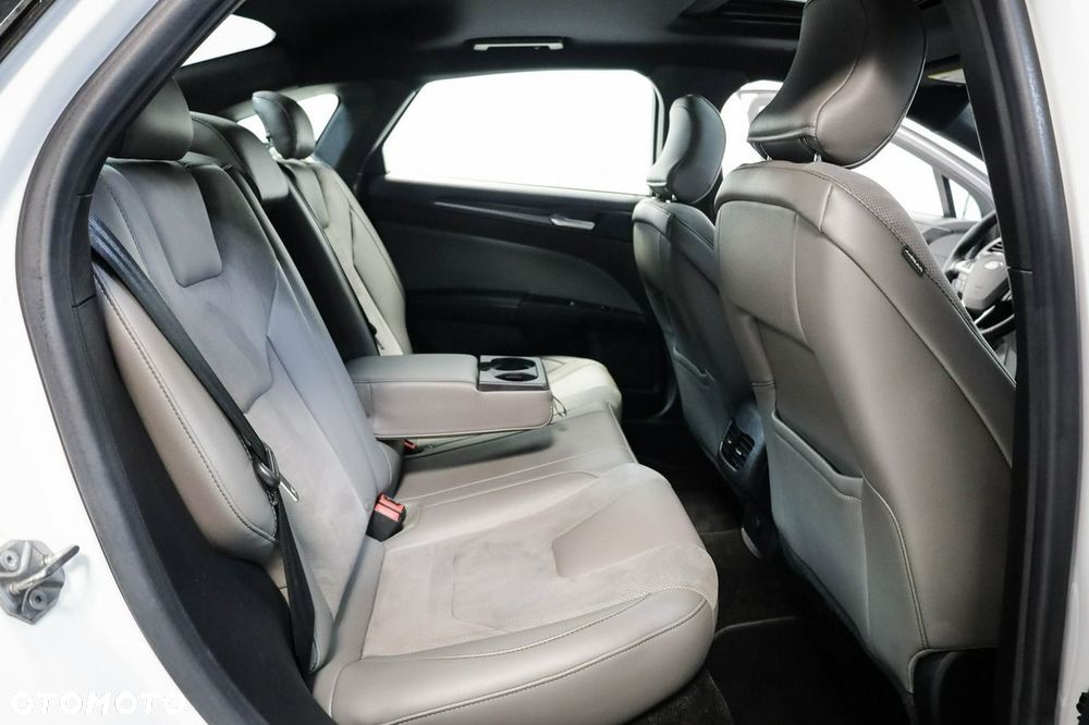 Ford Fusion - 22