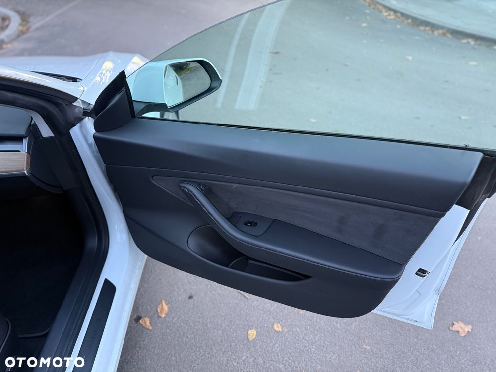 Tesla Model 3 - 17