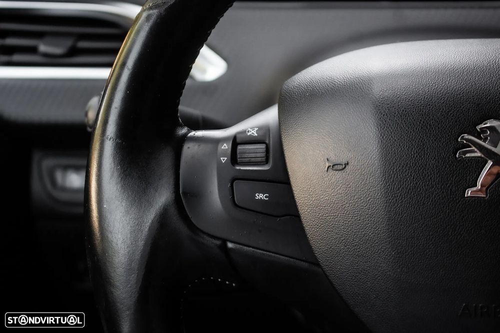 Peugeot 2008 1.2 PureTech Allure - 11
