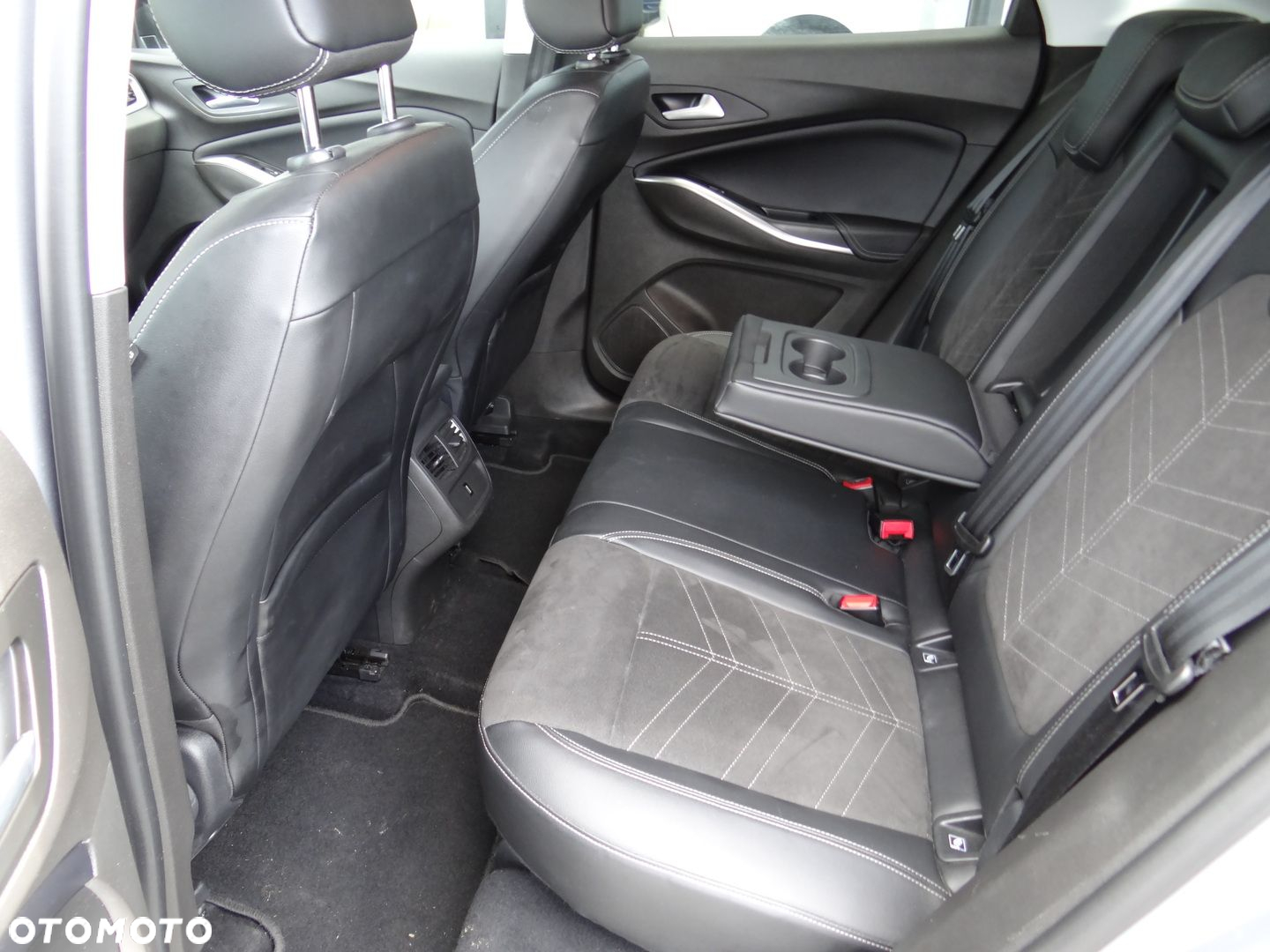 Opel Grandland 1.2 T GS Line S&S - 10