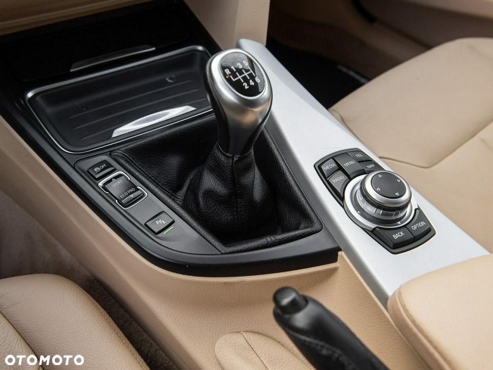BMW Seria 3 320d Sport Line - 25