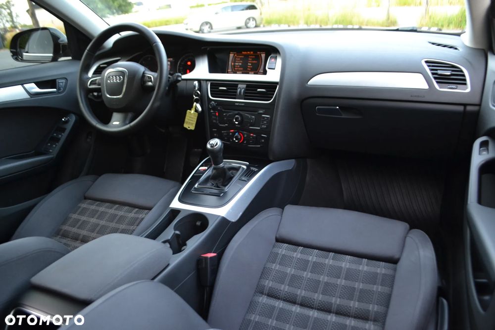 Audi A4 Limousine - 18