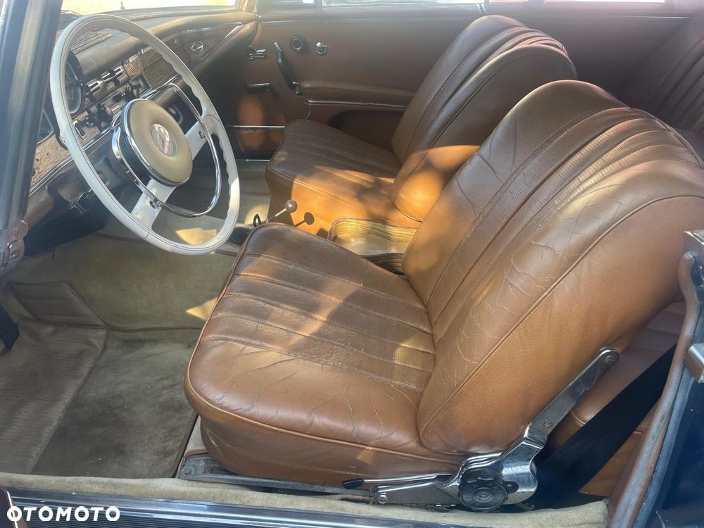 Mercedes-Benz W111 - 12