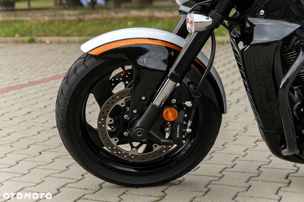 Suzuki Boulevard - 19