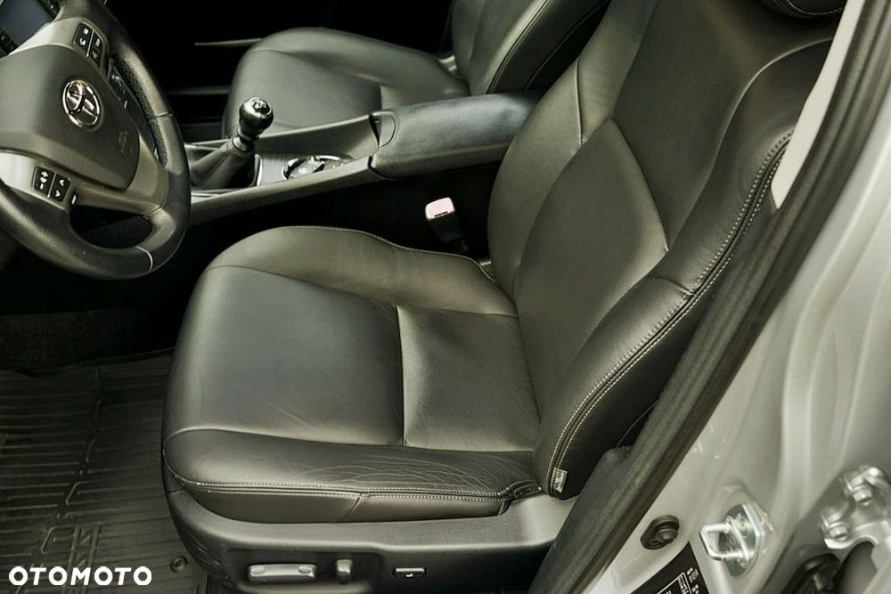 Toyota Avensis - 12