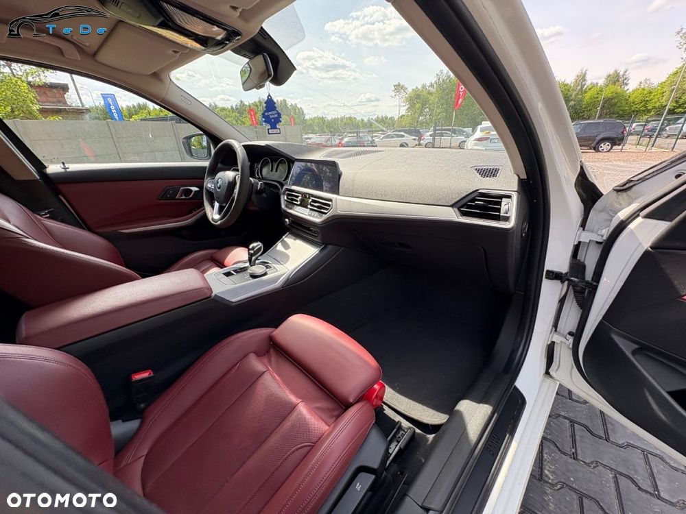 BMW Seria 3 318d M Sport - 32