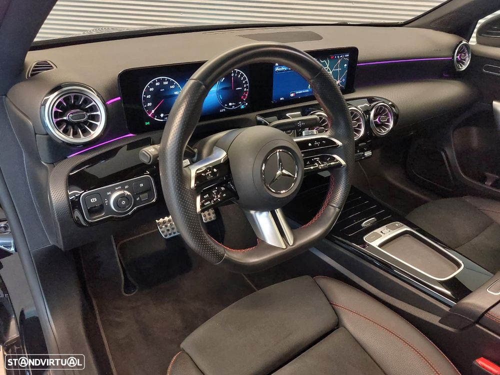 Mercedes-Benz A 250 e AMG Line - 12