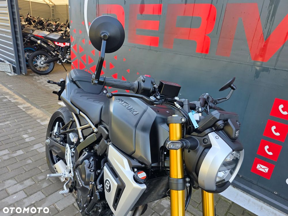 Suzuki GSX - 24