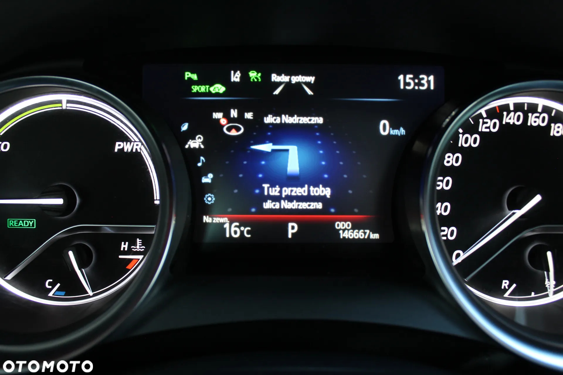 Toyota Camry 2.5 Hybrid Comfort CVT - 32