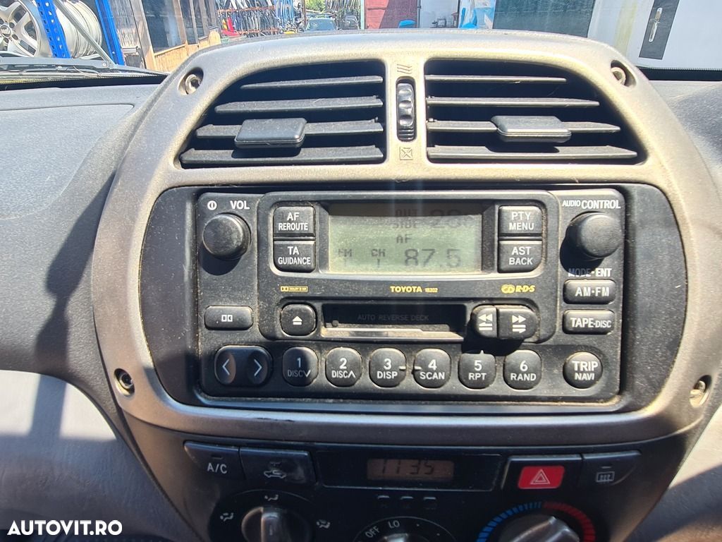 Cd player Toyota RAV 4 II 2000 - 2006 (1006) - 1