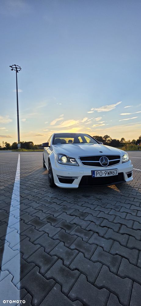 Mercedes-Benz Klasa C 63 AMG - 23