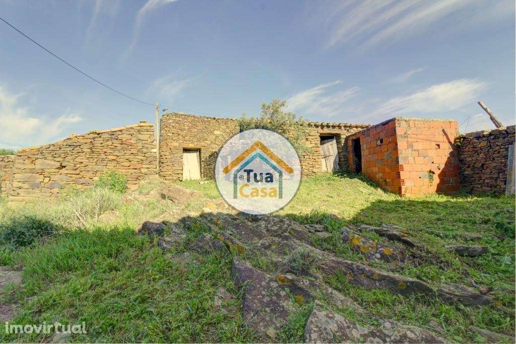 Moradia Urbana para Recuperar com Furo na Serra de Tavira - Grande imagem: 2/22