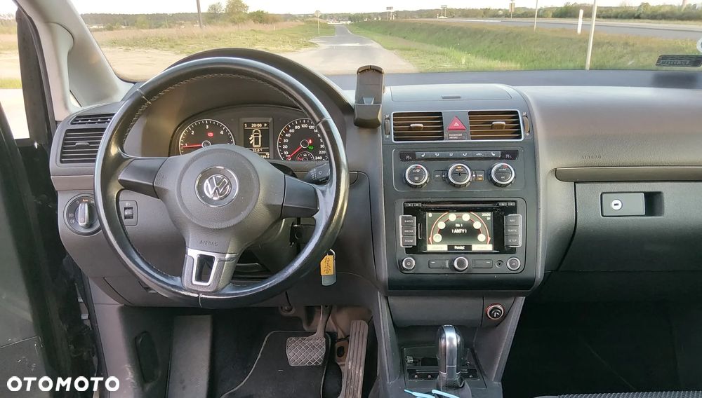 Volkswagen Touran 2.0 TDI DPF BlueMotion Technology DSG Comfortline - 10