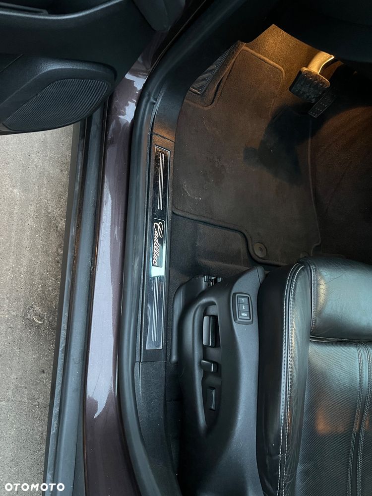 Cadillac SRX - 11