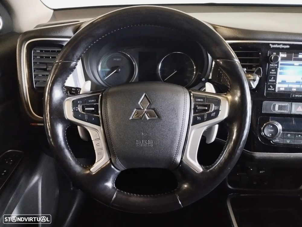 Mitsubishi Outlander - 12