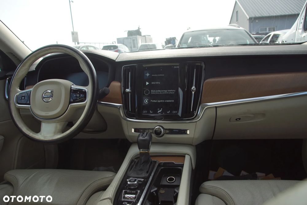 Auto na części - Volvo S90 II 2.0 D5 D4204T23 TG-81SC 717 2018R Silnik Skrzynia Drzwi Błotnik Klapa Zderzak Lusterko Klamka Szyba Lampa Deska Kokpit Sterownik Moduł Czujnik Licznik Wyświetlacz Panel Kierownica - 17