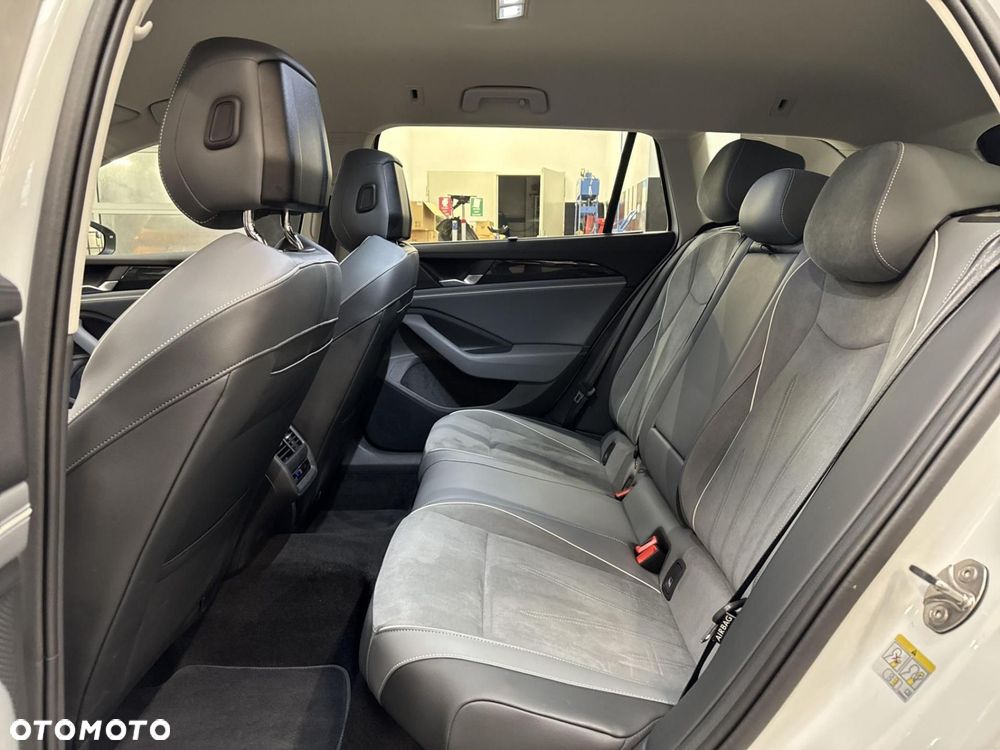 Volkswagen Passat - 12