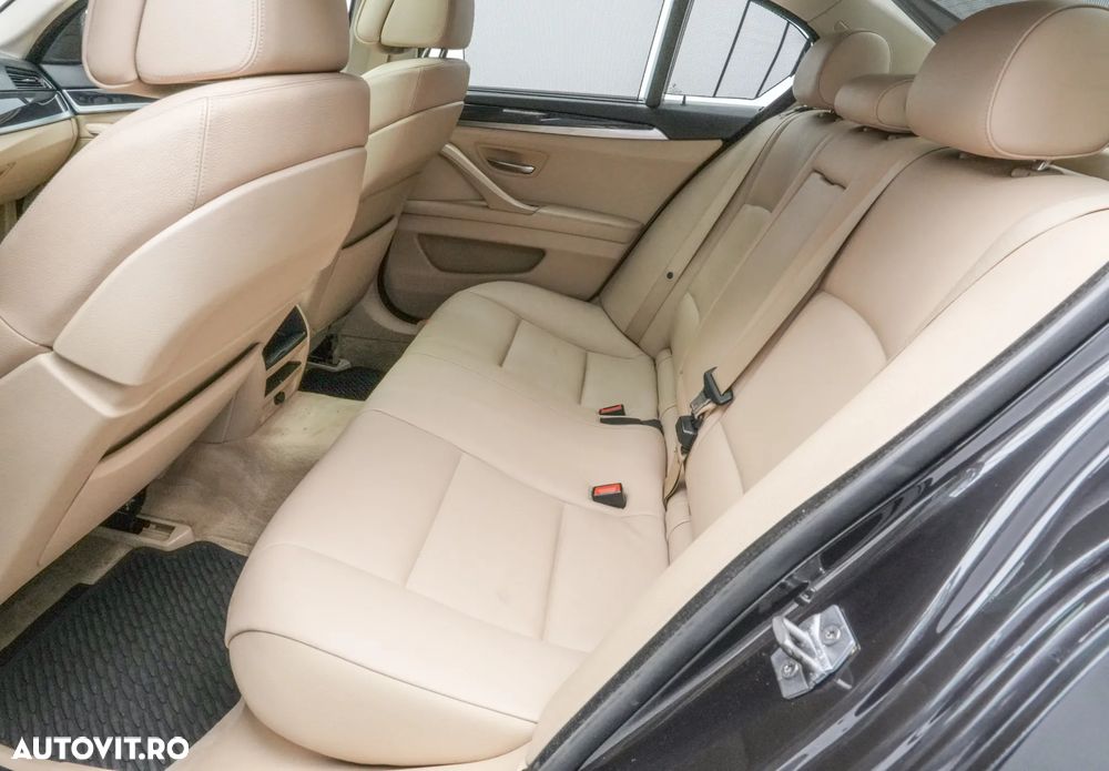 BMW Seria 5 520d xDrive - 17