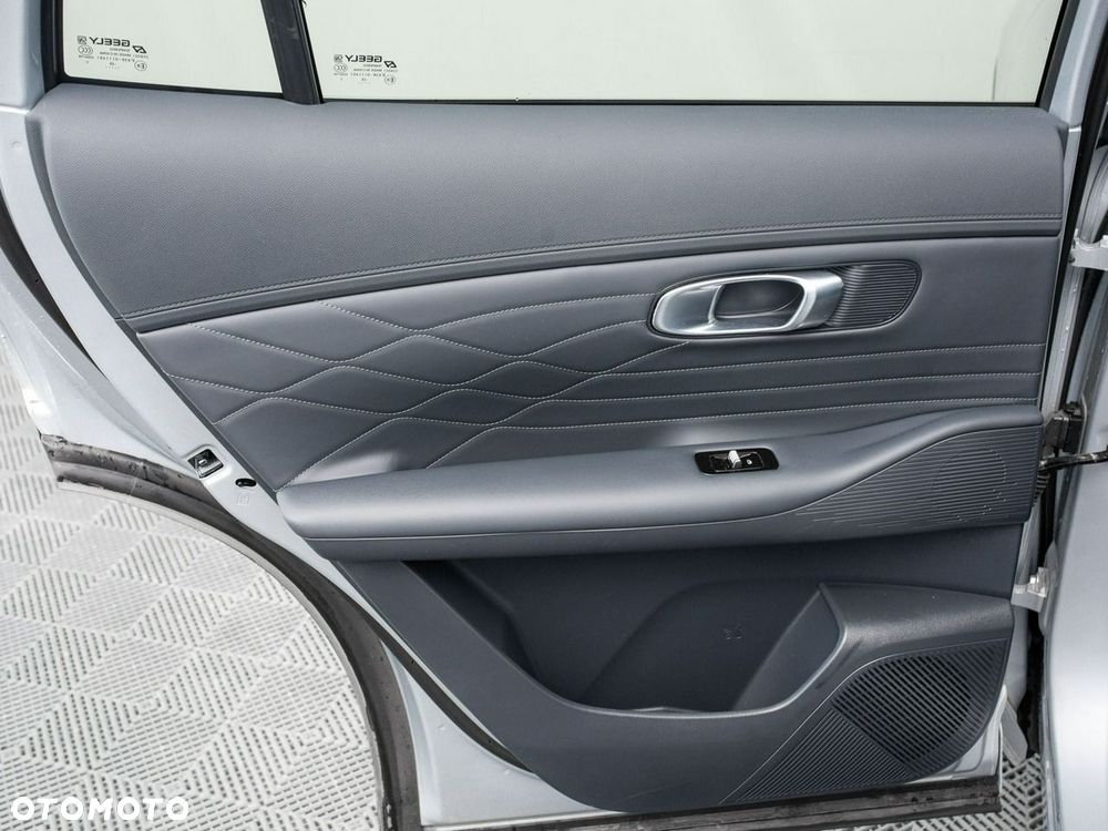 Geely Starray EM-i 1.5 PHEV Pro - 24